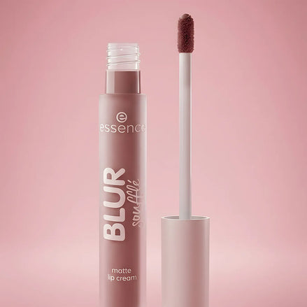 Blur Soufflé Matte Lip Cream 01 Deep Scroll | Essence