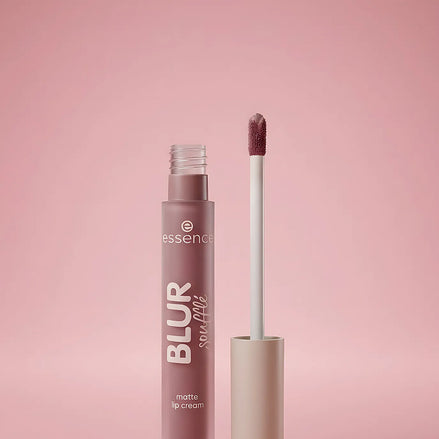 Blur Soufflé Matte Lip Cream 05 Crush Hour | Essence