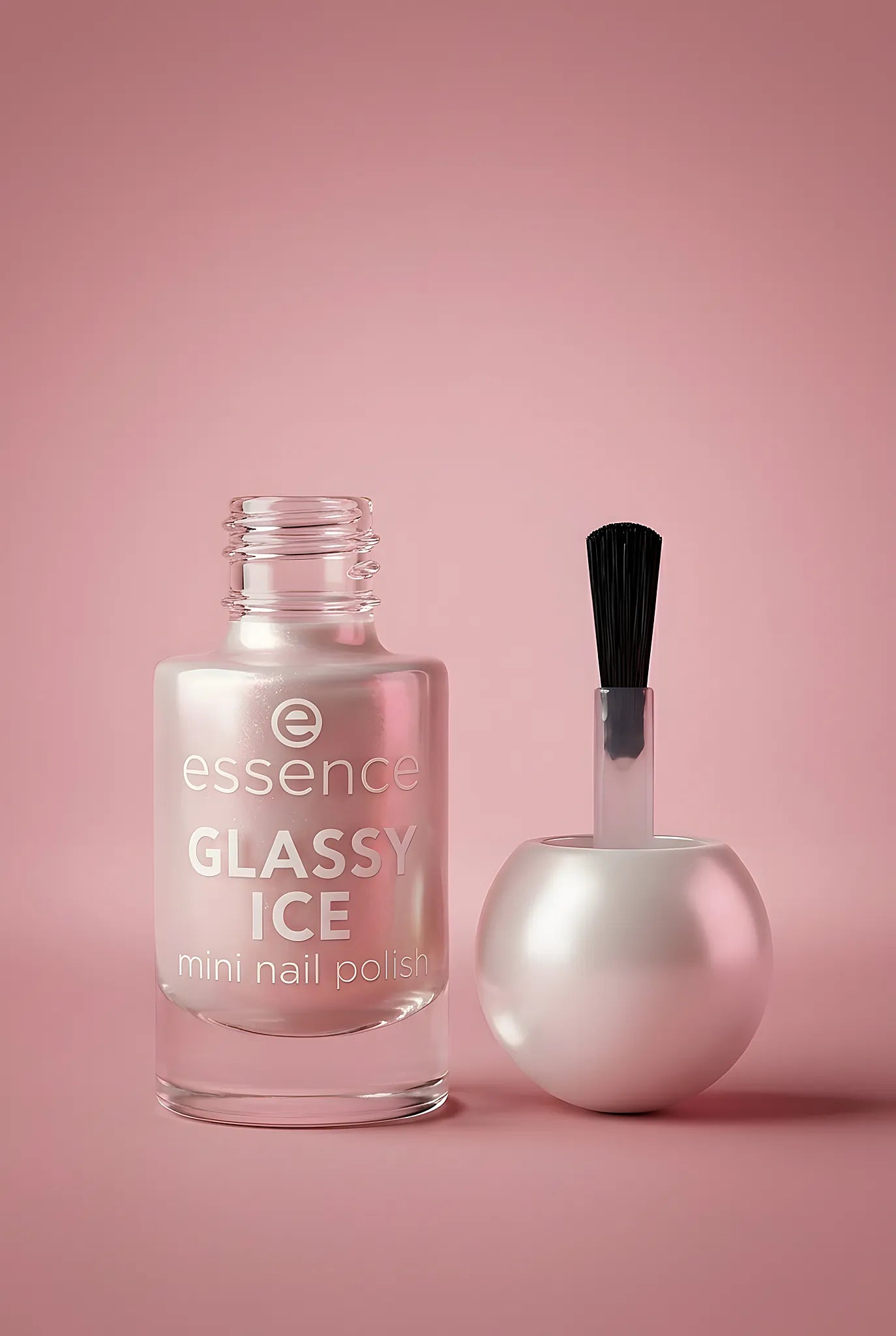 Glassy Ice Mini Nail Polish 09 — Make-up | Essence