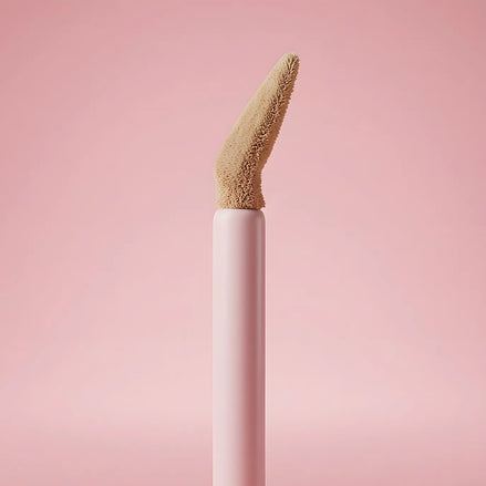 Silky Blur Hydrating Longwear Concealer 120 — Corector | Essence